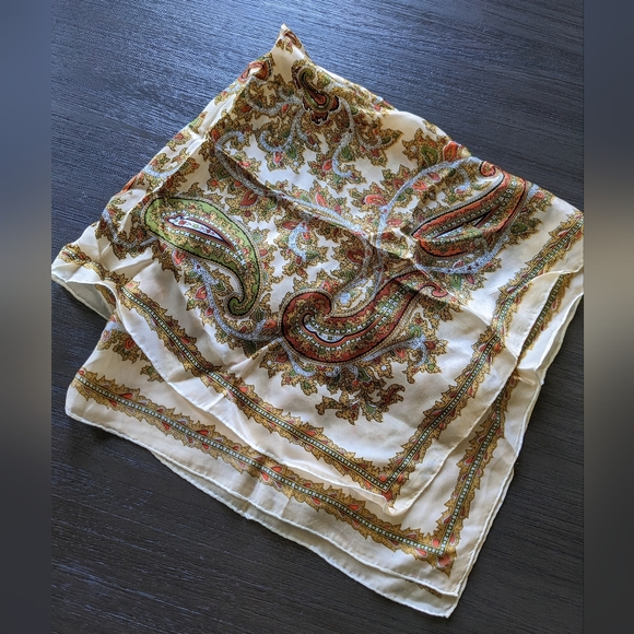 Vintage WPL 6119 Hand Rolled Scarf Wrap Made In Japan - Picture 4 of 6